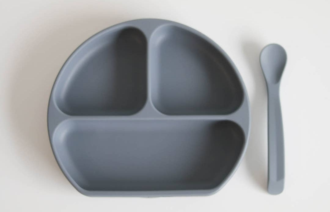 Silicone Suction Plates w/ Lid and Spoon -Stone Blue