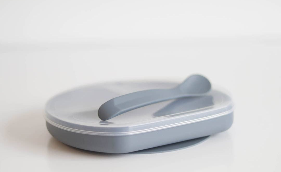 Silicone Suction Plates w/ Lid and Spoon -Stone Blue